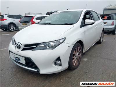 2015 Toyota Auris 1.33 DUEL VVTI ICON 1.4 benzin, manuális  - jobbkormányos jármű bontása! 