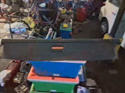 Toyota Verso I csomagtérroló