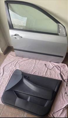 Toyota Corolla (E120/E130) 1.4 VVT-i jobb első ajtó 
