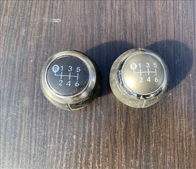 Toyota Auris (E180) váltógombok