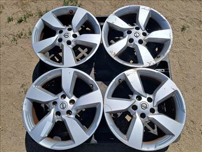 Nissan Qashqai (J11) 18"-as alufelni garnitúta 