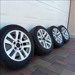  5x100 lyukosztású 16" újszerű (gyári felni) alufelni, rajta 205/55 használt Michelin gumi 
