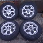  5x100 lyukosztású 15" használt (gyári felni) alufelni, rajta 195/65 használt Michelin nyári gumi 