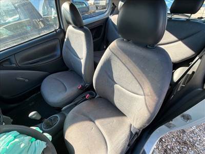 Toyota Yaris (XP10) Bal első Fejtámla *155388*