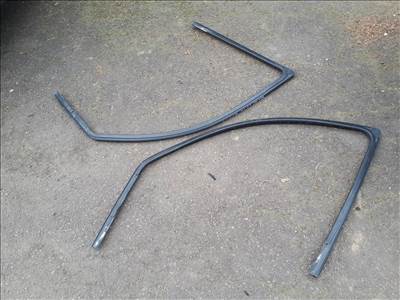 Ford Focus Mk1 5 ajtós első ajtó üveg gumikeret 