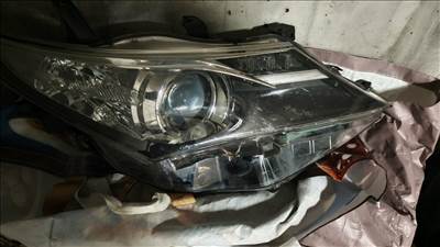 Toyota Auris (2013, E180) gyári első fényszóró pár
