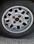  4x100 lyukosztású 14" újszerű (gyári felni) alufelni, rajta 175/65 új Laufenn nyári gumi gumi 