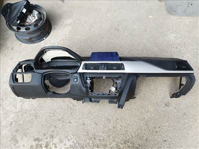 BMW F30 / F31 műszerfal héj