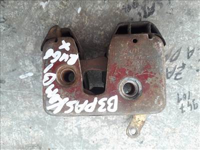 Volkswagen Passat B3 csomagtér ajtó alsó zár nem hibátlan 333827505