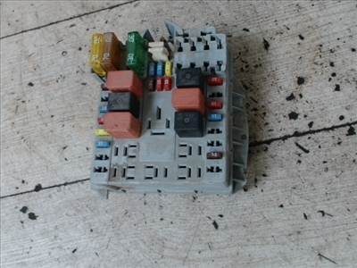 FIAT ALBEA 02.01.01-04.12.31 Biztosítéktábla BCM BSI BSM SAM GEM modul Motortér