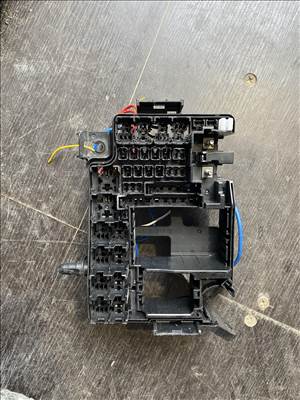 Kia Cee'd (CD) biztosíték tábla 91276j7440