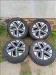  5x114.3 lyukosztású 17" Hyundai Kona (gyári felni) alufelni, 215/55 használt Michelin nyári gumi 