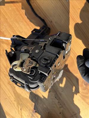 Audi A6 (C5 - 4B) ajtózár 