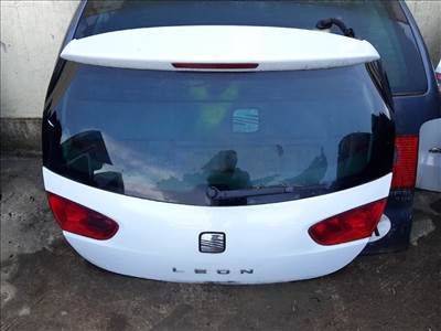 Seat Leon 1P facelift 2009-2012 csomagtérajtó kompletten. Angol lámpa van benne.