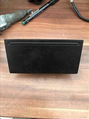 Volkswagen Passat B7 tároló 3AA857962