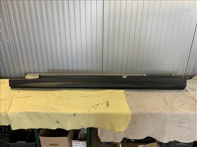 Mercedes GLC bal küszöb borítás AMG a2546984700