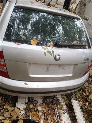 Skoda Fabia csomagtérajtó 