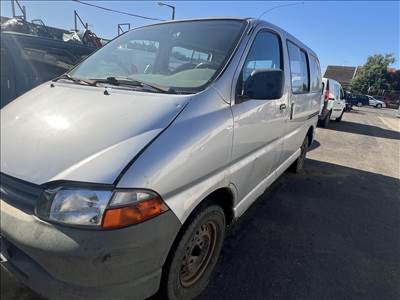 Toyota Hiace 2,4 D alkatrésze eladó’