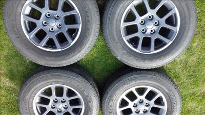  5x127 osztású 7,5JJ 18" újszerű Jeep (gyári felni) alufelni +TPMS nyári gumikkal
