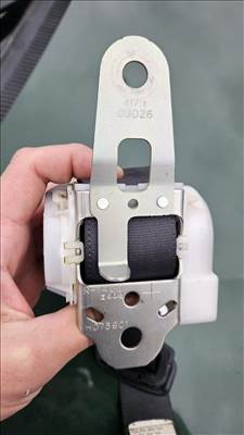 Suzuki Swift IV biztonsági öv 