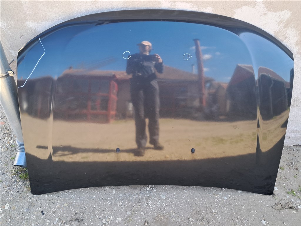 Dacia Duster I motorháztető  2. kép