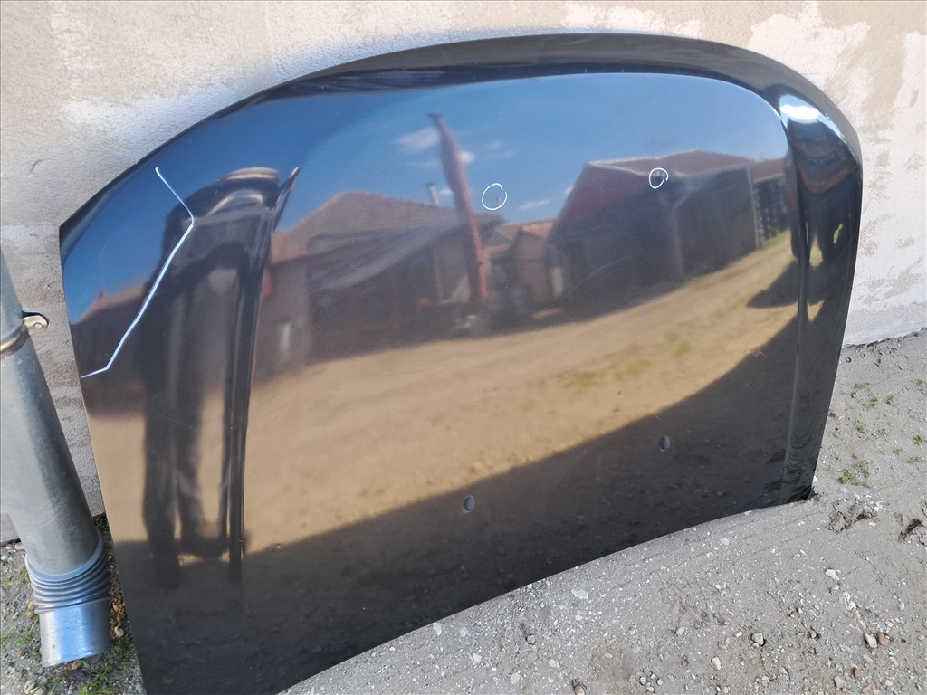 Dacia Duster I motorháztető  3. kép