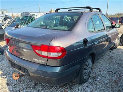 Renault Mégane I Jobb hátsó Dobbetét (Kerékjárati, Műanyag) 157866*