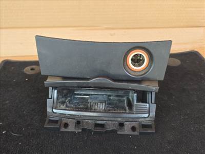 Mazda 3 (BK) MAZDA 3 (BK) Első Hamutartó bp4k55211