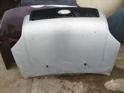 Ford Fusion 2002-2005 motorháztetők. Mindegyiken vannak kisebb horpadások