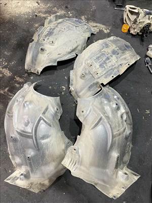 Bmw f20 első dobbetét szett