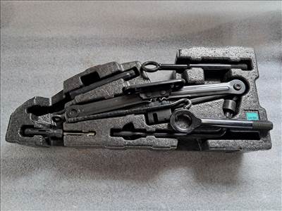 Hyundai Santa Fé (DM/NC) emelő készlet, szerszám készlet