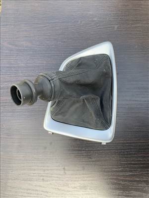 Toyota Auris (E180) váltószoknya