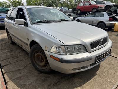 Volvo V40 1.9D bontott alkatrészei