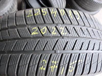 4db 225/4019" használt Barum téli gumi eladó.