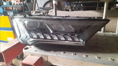 Audi Q7 (4M) Fényszóró jobb 4m0941040c