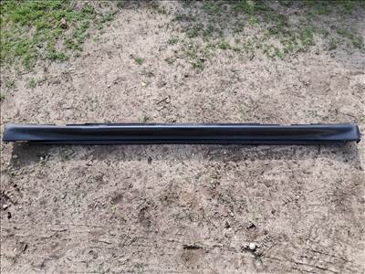 Nissan Juke I Jobb küszöb burkolat 768501KA6A