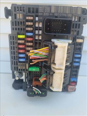 Peugeot 5008 II BSM  9675877980