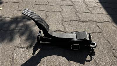 Mercedes ML-osztály W164 W164 - ML-class gázpedál a1643000104