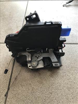 Volkswagen Jetta V jobb hátsó zár 7L0839016E