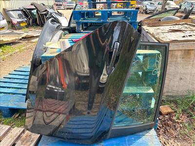 PEUGEOT 208 Jobb hátsó Ajtó (Részeivel)