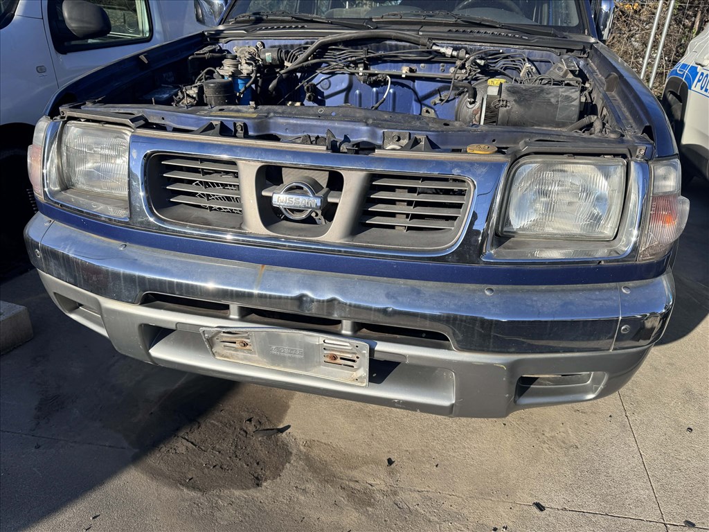 Nissan Navara (D22) lökhárító homlokfal sárvédő lámpa motorháztető  2. kép