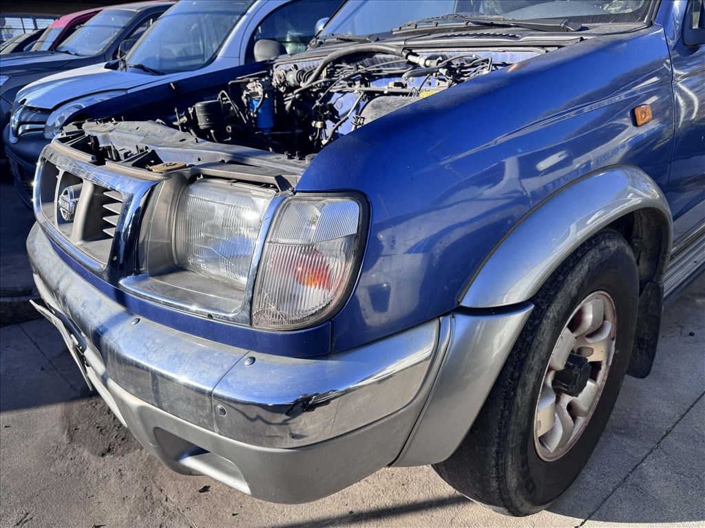 Nissan Navara (D22) lökhárító homlokfal sárvédő lámpa motorháztető  4. kép