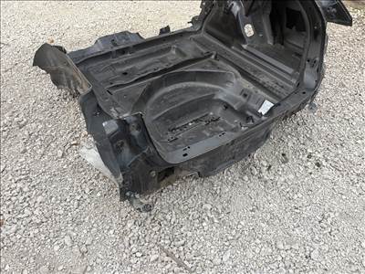 Audi A4 (B9 - 8W) hátfal 