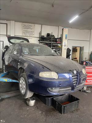 Alfa Romeo 147 bontott alkatrészei C403 színkód, AR37203 működő motor. 