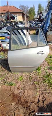 Toyota Corolla Verso (E121) Bal hátsó ajtó 
