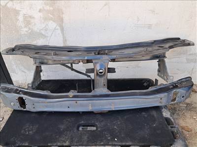 Dacia Duster I homlokfal, zárhíd 