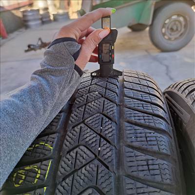  225/60 R17 Pirelli téli gumi 88000ft a 4db/189/