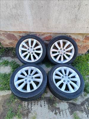  5x114.3 lyukosztású 17" (gyári felni) alufelni, rajta 225/45 kopott Yokohama nyári gumi 