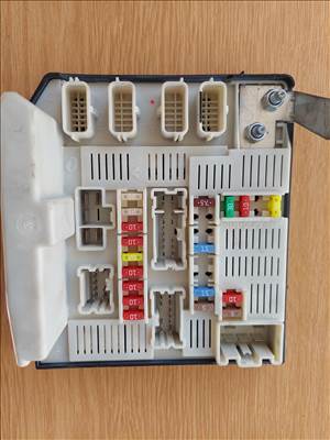 Renault Scénic II, Renault Mégane II motortéri biztosítéktábla 