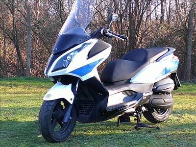 KYMCO DOWNTOWN 125CM3-ES,MOTORHIBÁS NAGYROBOGÓ,HIÁNYOSAN NAGYON OLCSÓN